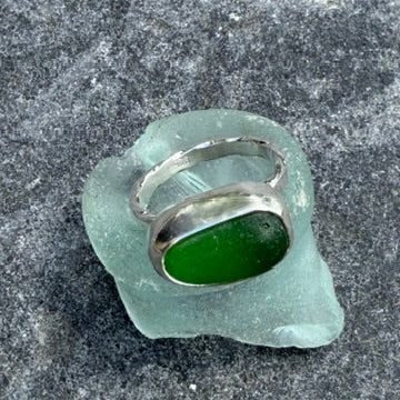 Kelly Green Sea Glass Ring - Size 5